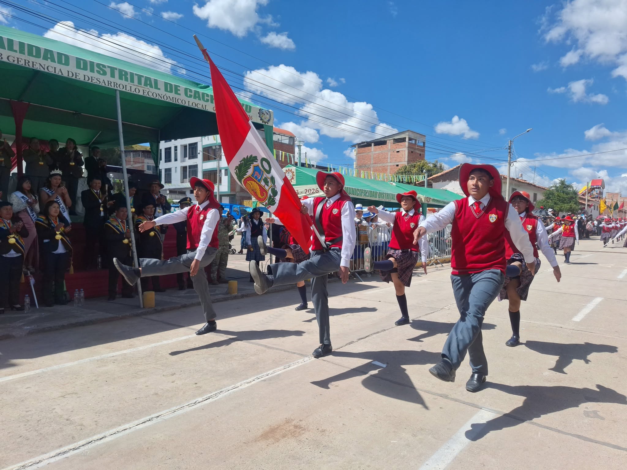 Desfile por aniversario de Cachimayo